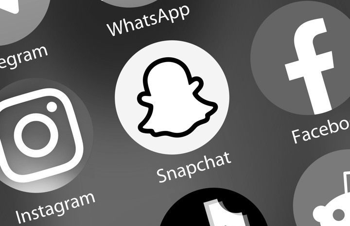ikoner på en skärm för instagram, snapchat och facebook