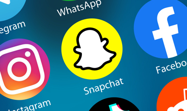 ikoner på en skärm för instagram, snapchat och facebook